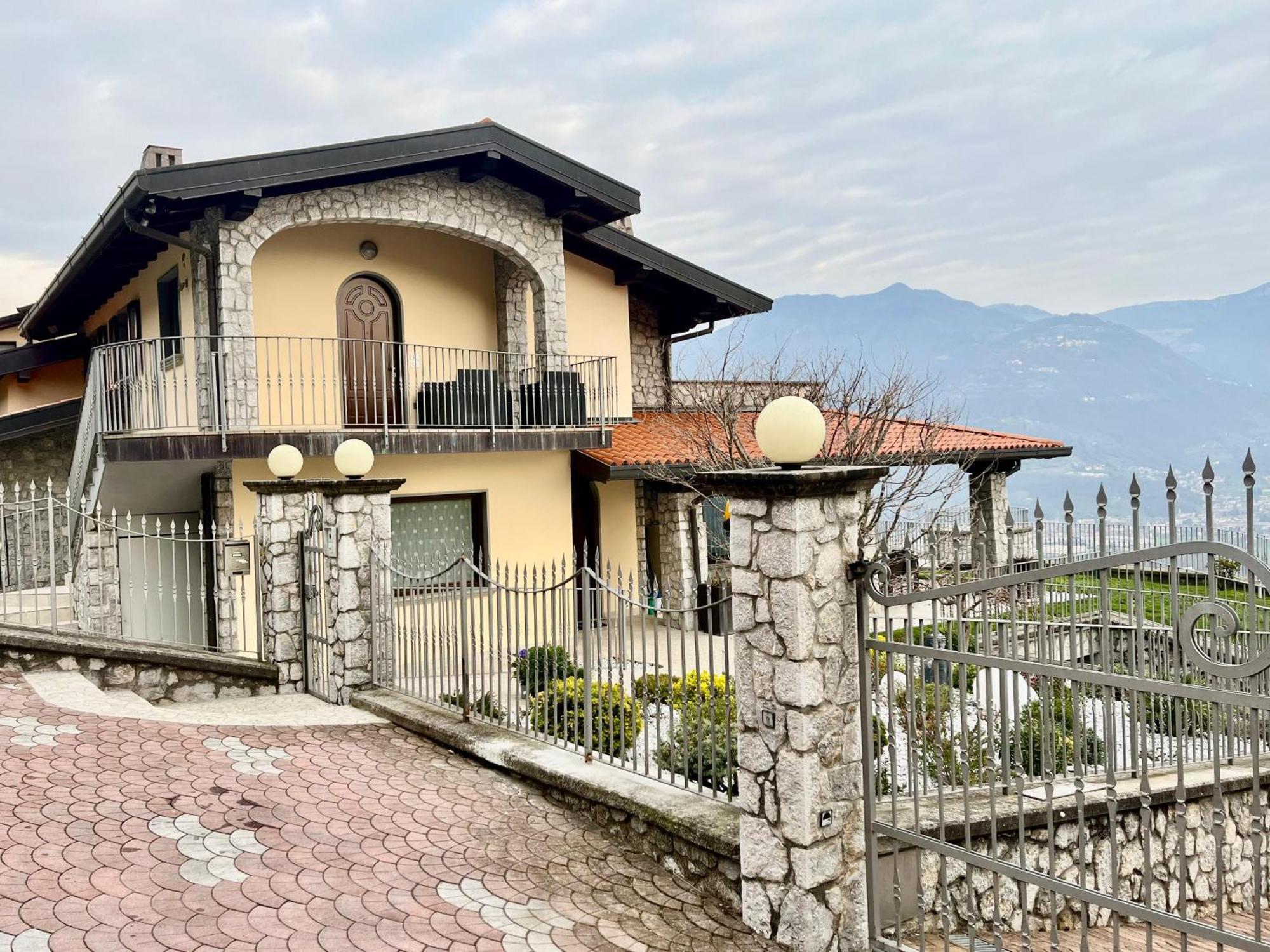 Il Bacio Del Sole Apartment Lovere Exterior photo